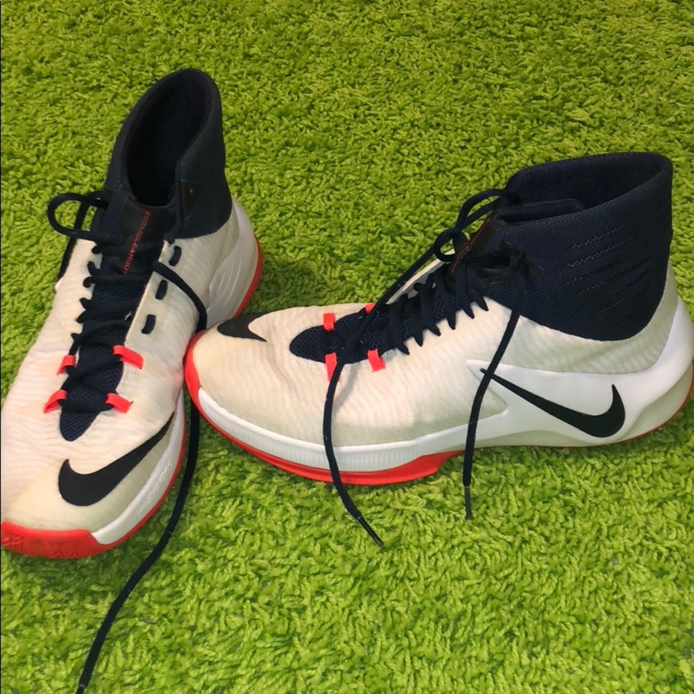 Nike basketball shoes, perfect condition. Size 9.5